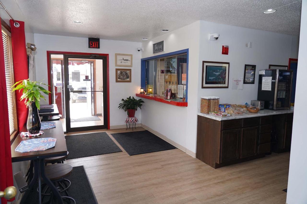 Model Towne Inn Motel Gwinn Kültér fotó