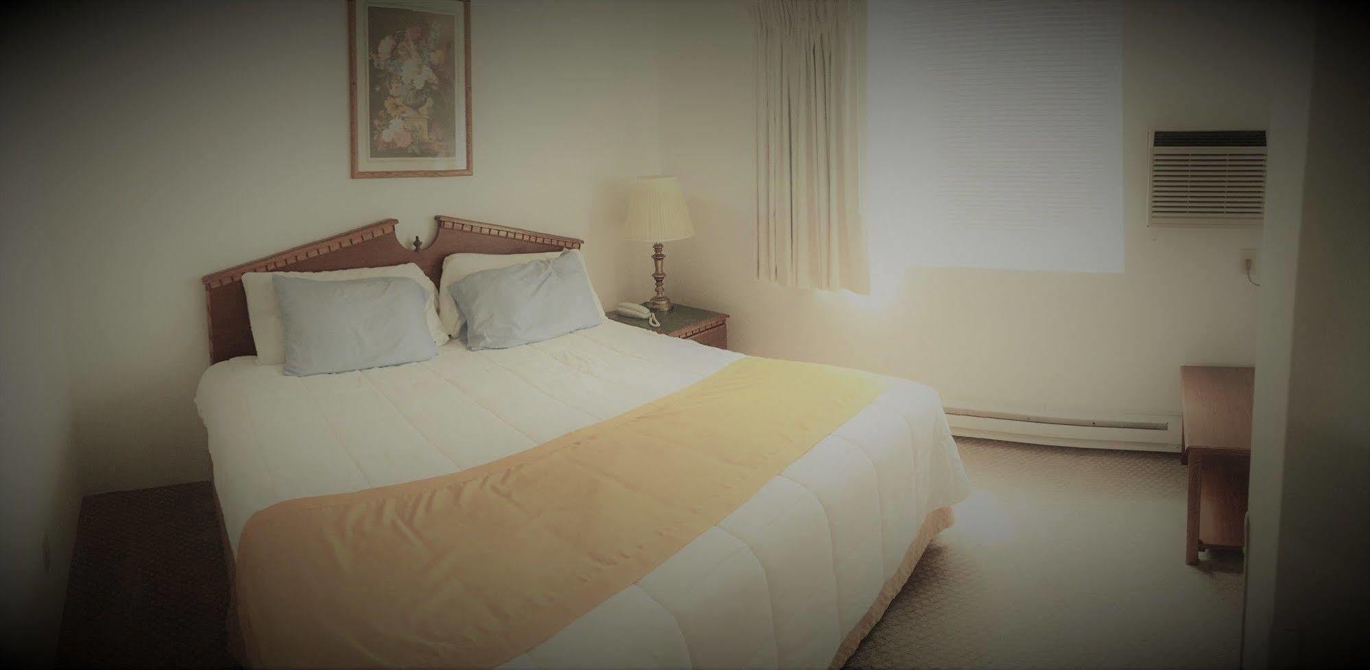 Model Towne Inn Motel Gwinn Kültér fotó