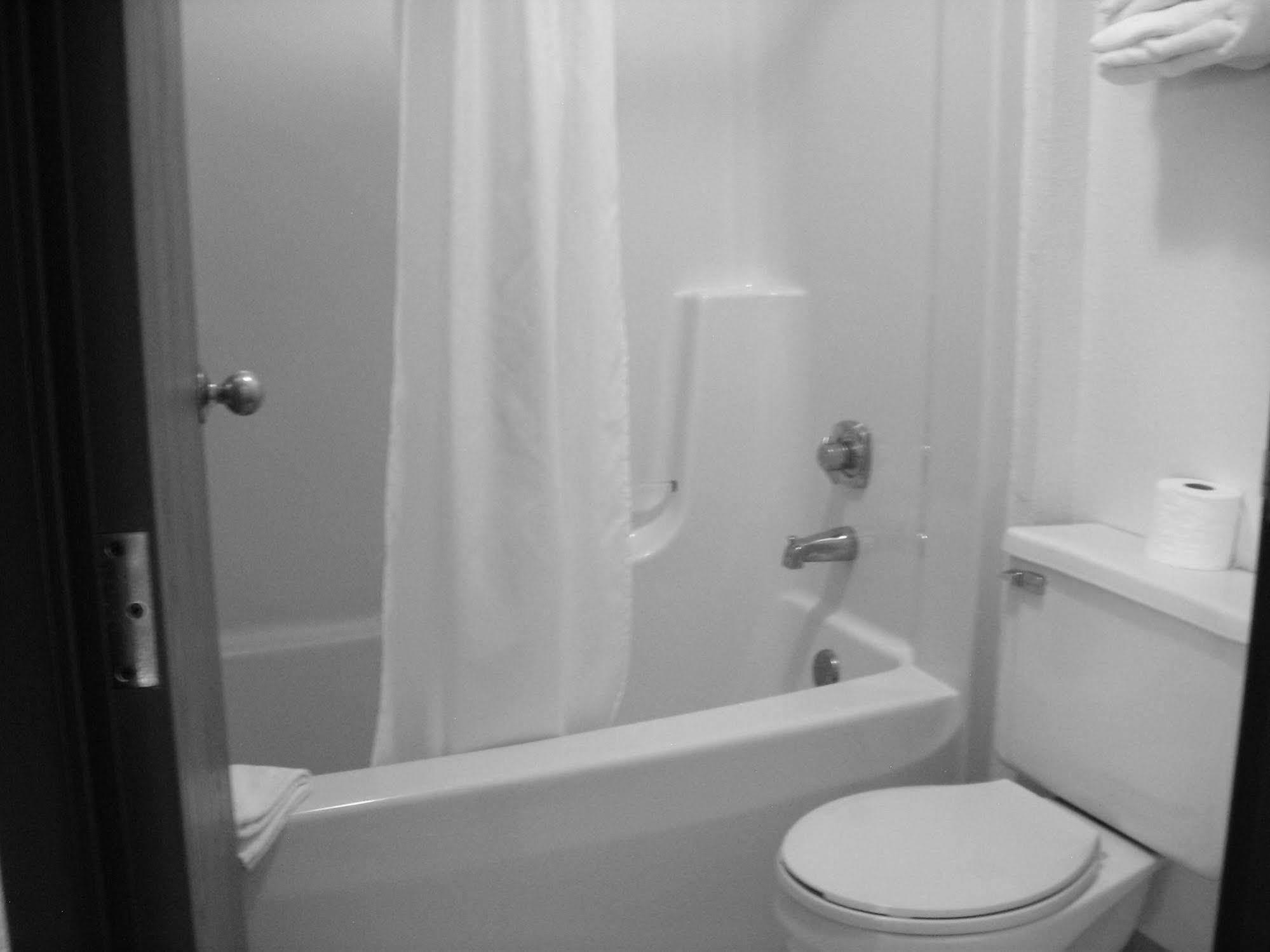 Model Towne Inn Motel Gwinn Kültér fotó
