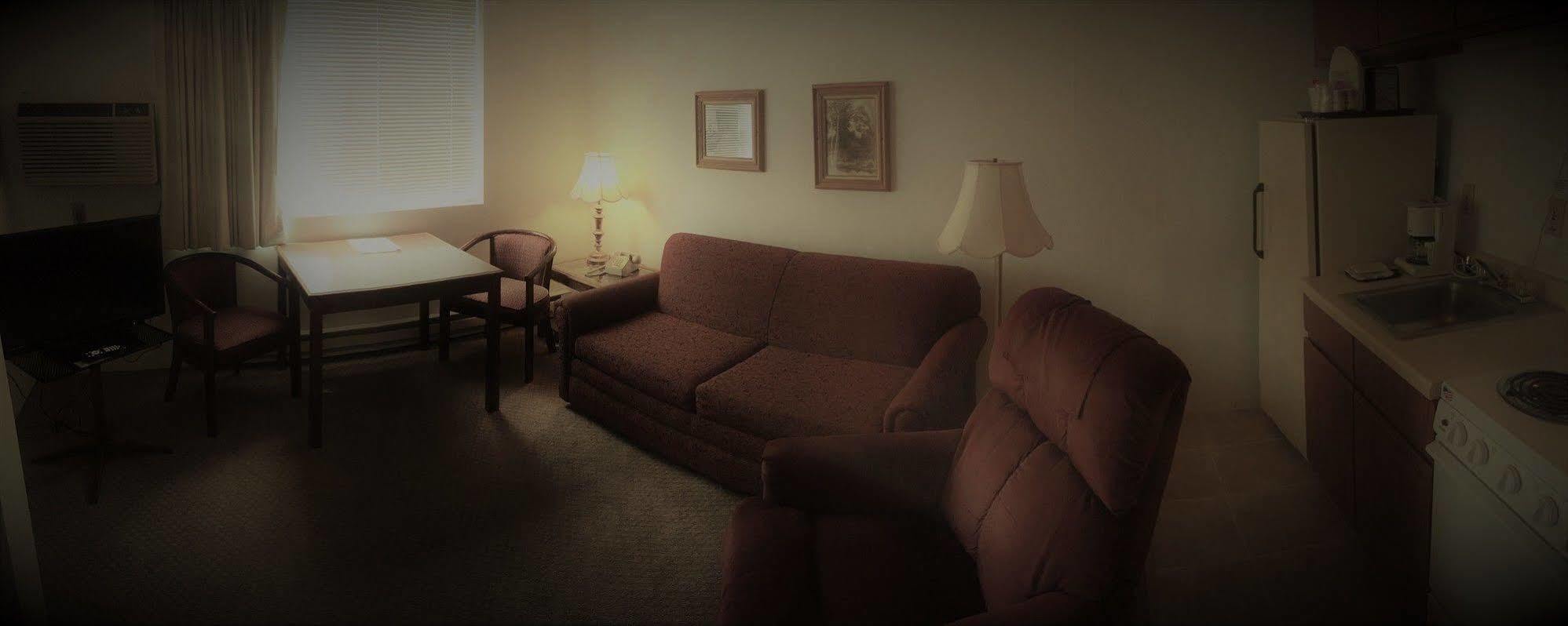 Model Towne Inn Motel Gwinn Kültér fotó
